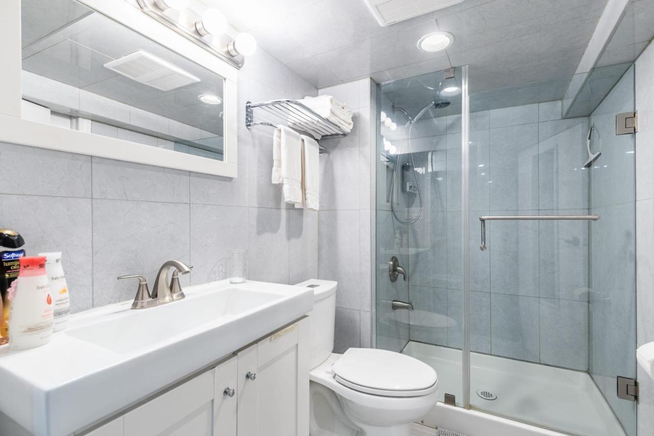 Newly Renovated - Cozy 1Br Apt With Netflix - Prime Location Торонто Екстериор снимка