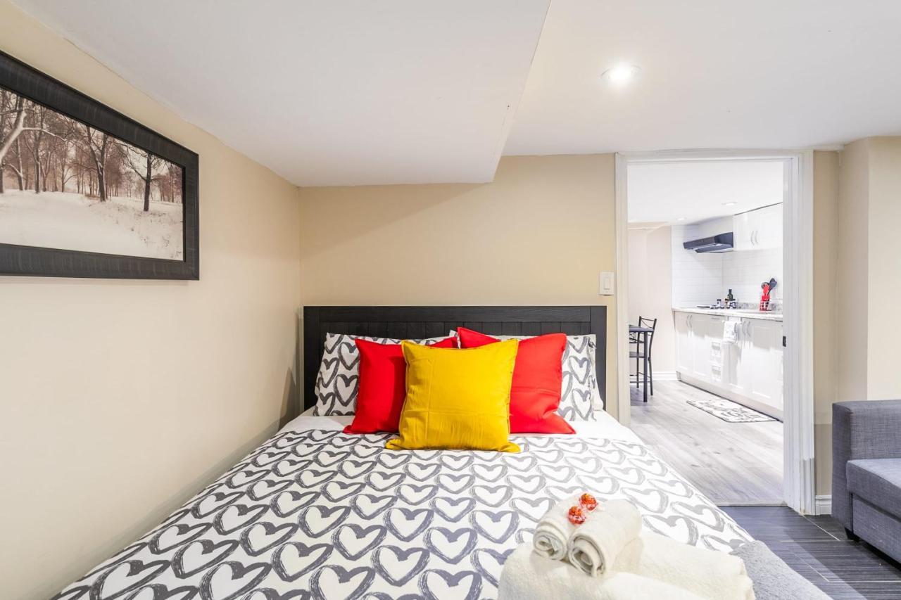 Newly Renovated - Cozy 1Br Apt With Netflix - Prime Location Торонто Екстериор снимка