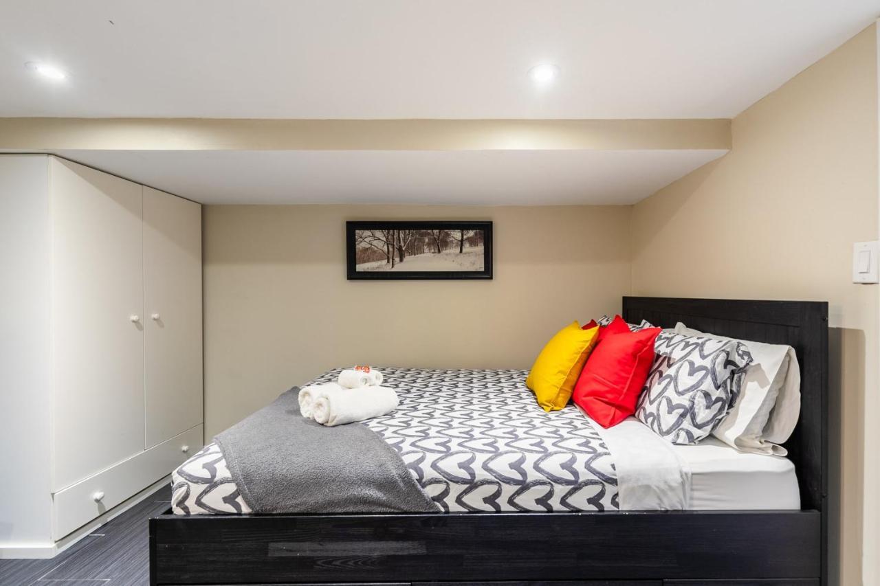 Newly Renovated - Cozy 1Br Apt With Netflix - Prime Location Торонто Екстериор снимка